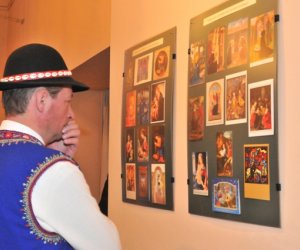 Fotorelacja z otwarcia wystawy czasowej "Karty Bożonarodzeniowe z kolekcji Jana Tropiło" Fotorelacja z otwarcia wystawy czasowej "Karty Bożonarodzeniowe z kolekcji Jana Tropiło"