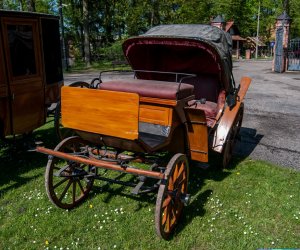 KONSERWACJA ZABYTKOWYCH POJAZDÓW ZAPRZĘGOWYCH ZE ZBIORÓW MUZEUM... KONSERWACJA ZABYTKOWYCH POJAZDÓW ZAPRZĘGOWYCH ZE ZBIORÓW MUZEUM...