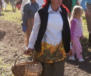 JESIEŃ W POLU I ZAGRODZIE w ramach Europejskich Dni Dziedzictwa 18 września 2016 r. JESIEŃ W POLU I ZAGRODZIE w ramach Europejskich Dni Dziedzictwa 18 września 2016 r.