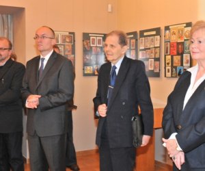 Fotorelacja z otwarcia wystawy czasowej "Karty Bożonarodzeniowe z kolekcji Jana Tropiło" Fotorelacja z otwarcia wystawy czasowej "Karty Bożonarodzeniowe z kolekcji Jana Tropiło"