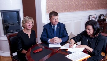 Uroczyste podpisanie umowy na realizację projektu „Restauracja obiektów zespołu pałacowo-parkowego wraz  z konserwacją muzealiów  Muzeum Rolnictwa im. ks. Krzysztofa Kluka w Ciechanowcu” w ramach Regionalnego Programu Operacyjnego Województwa Podlaskiego na lata 2014-2020