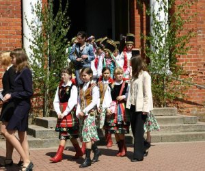 ZIELONE ŚWIĄTKI POD WIATRAKIEM ZIELONE ŚWIĄTKI POD WIATRAKIEM