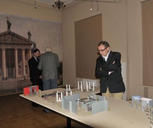 „WYSTAWY, WYSTAWY... NAJCIEKAWSZE EKSPOZYCJE Z OSTATNICH LAT W ZAMKU KRÓLEWSKIM W WARSZAWIE” „WYSTAWY, WYSTAWY... NAJCIEKAWSZE EKSPOZYCJE Z OSTATNICH LAT W ZAMKU KRÓLEWSKIM W WARSZAWIE”