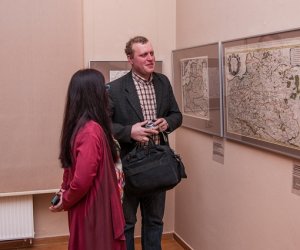 "PODLASIE NA DAWNYCH MAPACH RZECZYPOSPOLITEJ OBOJGA NARODÓW Z KOLEKCJI DOKTORA TOMASZA NIEWODNICZAŃSKIEGO W ZBIORACH ZAMKU KRÓLEWSKIEGO W WARSZAWIE - MUZEUM"