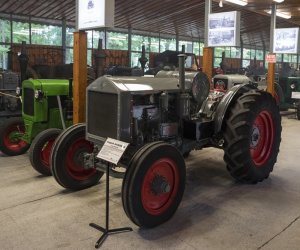 Nowe ciągniki w zbiorach Muzeum Rolnictwa w Ciechanowcu Nowe ciągniki w zbiorach Muzeum Rolnictwa w Ciechanowcu