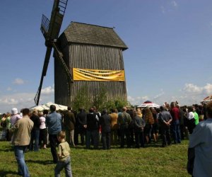 ZIELONE ŚWIĄTKI POD WIATRAKIEM ZIELONE ŚWIĄTKI POD WIATRAKIEM