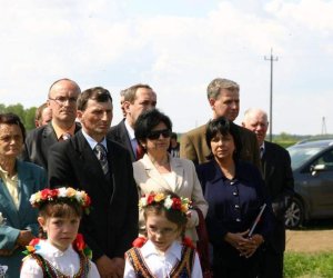 ZIELONE ŚWIĄTKI POD WIATRAKIEM ZIELONE ŚWIĄTKI POD WIATRAKIEM