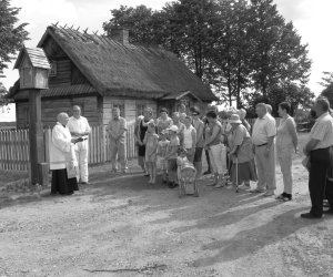 Kapliczka z figurą św. Antoniego w Drewnowie Kapliczka z figurą św. Antoniego w Drewnowie