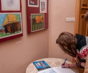 PLENERY UCZNIÓW OGÓLNOKSZTAŁCĄCEJ SZKOŁY SZTUK PIĘKNYCH W CIECHANOWCU PLENERY UCZNIÓW OGÓLNOKSZTAŁCĄCEJ SZKOŁY SZTUK PIĘKNYCH W CIECHANOWCU