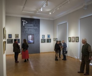 Fotorelacja z wernisażu "Pastelowe wspomnienia: mój makro- i mikroświat" Fotorelacja z wernisażu "Pastelowe wspomnienia: mój makro- i mikroświat"