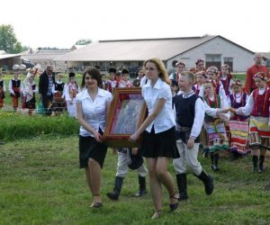 ZIELONE ŚWIĄTKI POD WIATRAKIEM ZIELONE ŚWIĄTKI POD WIATRAKIEM