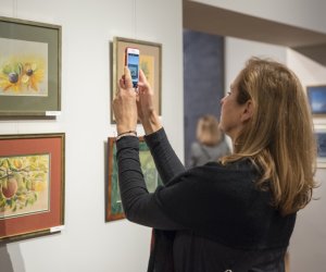 Fotorelacja z wernisażu "Pastelowe wspomnienia: mój makro- i mikroświat"