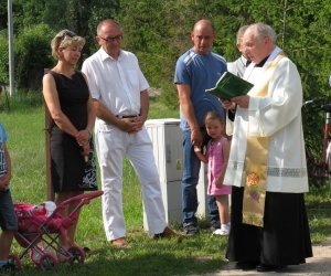 Kapliczka z figurą św. Antoniego w Drewnowie Kapliczka z figurą św. Antoniego w Drewnowie