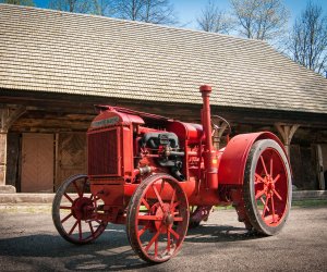 NIECOdziennik Muzealny- McCormick-Deering 10-20 na stalowych kołach NIECOdziennik Muzealny- McCormick-Deering 10-20 na stalowych kołach