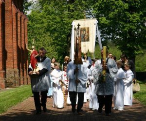 ZIELONE ŚWIĄTKI POD WIATRAKIEM ZIELONE ŚWIĄTKI POD WIATRAKIEM