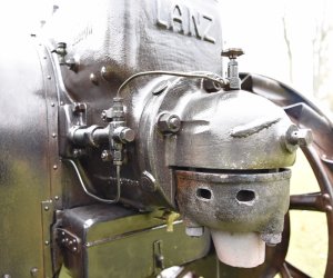 LANZ ACKER-BULLDOG HP 12 KNICKLENKER JUŻ W MUZEUM LANZ ACKER-BULLDOG HP 12 KNICKLENKER JUŻ W MUZEUM