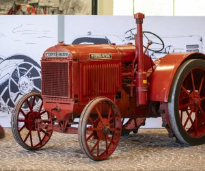 NIECOdziennik Muzealny- McCormick-Deering 10-20 na stalowych kołach NIECOdziennik Muzealny- McCormick-Deering 10-20 na stalowych kołach