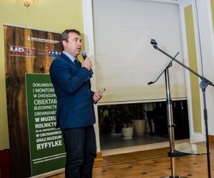 Międzynarodowa Konferencja Naukowa - Dokumentacja i monitoring w zarządzaniu obiektami budownictwa drewnianego w skansenach Międzynarodowa Konferencja Naukowa - Dokumentacja i monitoring w zarządzaniu obiektami budownictwa drewnianego w skansenach