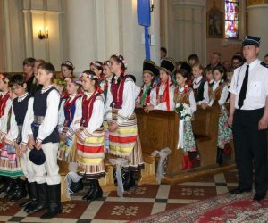 ZIELONE ŚWIĄTKI POD WIATRAKIEM ZIELONE ŚWIĄTKI POD WIATRAKIEM