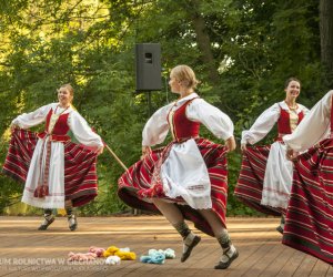 Podlaska Oktawa Kultur 2013 - występ ZPiT Uniwersytetu Wileńskiego w Muzeum Rolnictwa - fotorelacja Podlaska Oktawa Kultur 2013 - występ ZPiT Uniwersytetu Wileńskiego w Muzeum Rolnictwa - fotorelacja