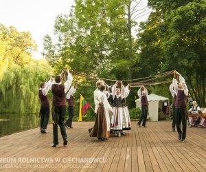 Podlaska Oktawa Kultur 2013 - występ ZPiT Uniwersytetu Wileńskiego w Muzeum Rolnictwa - fotorelacja Podlaska Oktawa Kultur 2013 - występ ZPiT Uniwersytetu Wileńskiego w Muzeum Rolnictwa - fotorelacja