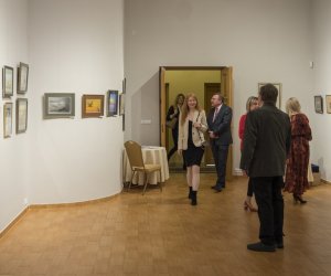 Fotorelacja z wernisażu "Pastelowe wspomnienia: mój makro- i mikroświat" Fotorelacja z wernisażu "Pastelowe wspomnienia: mój makro- i mikroświat"