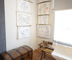 Nowa wystawa - "O wątku i osnowie. Tkaniny z kolekcji Muzeum Rolnictwa im. ks. Krzysztofa Kluka w Ciechanowcu." 20.03. - 02.06.2023 r. Nowa wystawa - "O wątku i osnowie. Tkaniny z kolekcji Muzeum Rolnictwa im. ks. Krzysztofa Kluka w Ciechanowcu." 20.03. - 02.06.2023 r.