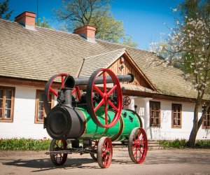 W dniu 4 maja br. Muzeum Rolnictwa odwiedził Prezydent RP Bronisław Komorowski. Przyjechał do Ciechanowca z niezapowiedzianą, prywatną wizytą. Jak sam przyznał, jednym z powodów przybycia, była chęć pokazania wnukom naszej kolekcji zabytkowych ciągników.