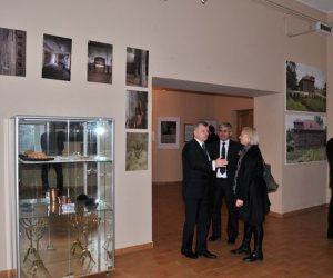 Kadisz dla litewskich drewnianych synagog Kadisz dla litewskich drewnianych synagog