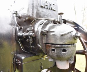 LANZ ACKER-BULLDOG HP 12 KNICKLENKER JUŻ W MUZEUM LANZ ACKER-BULLDOG HP 12 KNICKLENKER JUŻ W MUZEUM