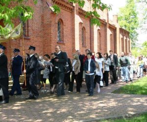 ZIELONE ŚWIĄTKI POD WIATRAKIEM ZIELONE ŚWIĄTKI POD WIATRAKIEM