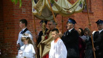 ZIELONE ŚWIĄTKI POD WIATRAKIEM