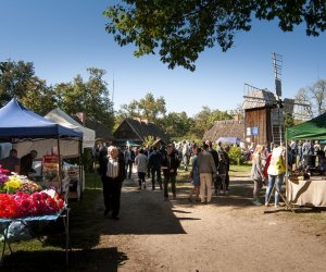 JESIEŃ W POLU I ZAGRODZIE w ramach Europejskich Dni Dziedzictwa 18 września 2016 r. JESIEŃ W POLU I ZAGRODZIE w ramach Europejskich Dni Dziedzictwa 18 września 2016 r.