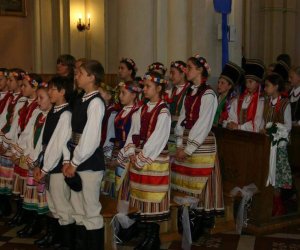 ZIELONE ŚWIĄTKI POD WIATRAKIEM ZIELONE ŚWIĄTKI POD WIATRAKIEM