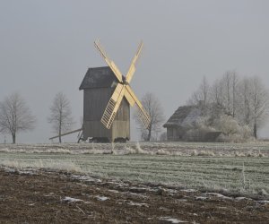 Prace remontowe i konserwatorskie w Drewnowie Ziemakach